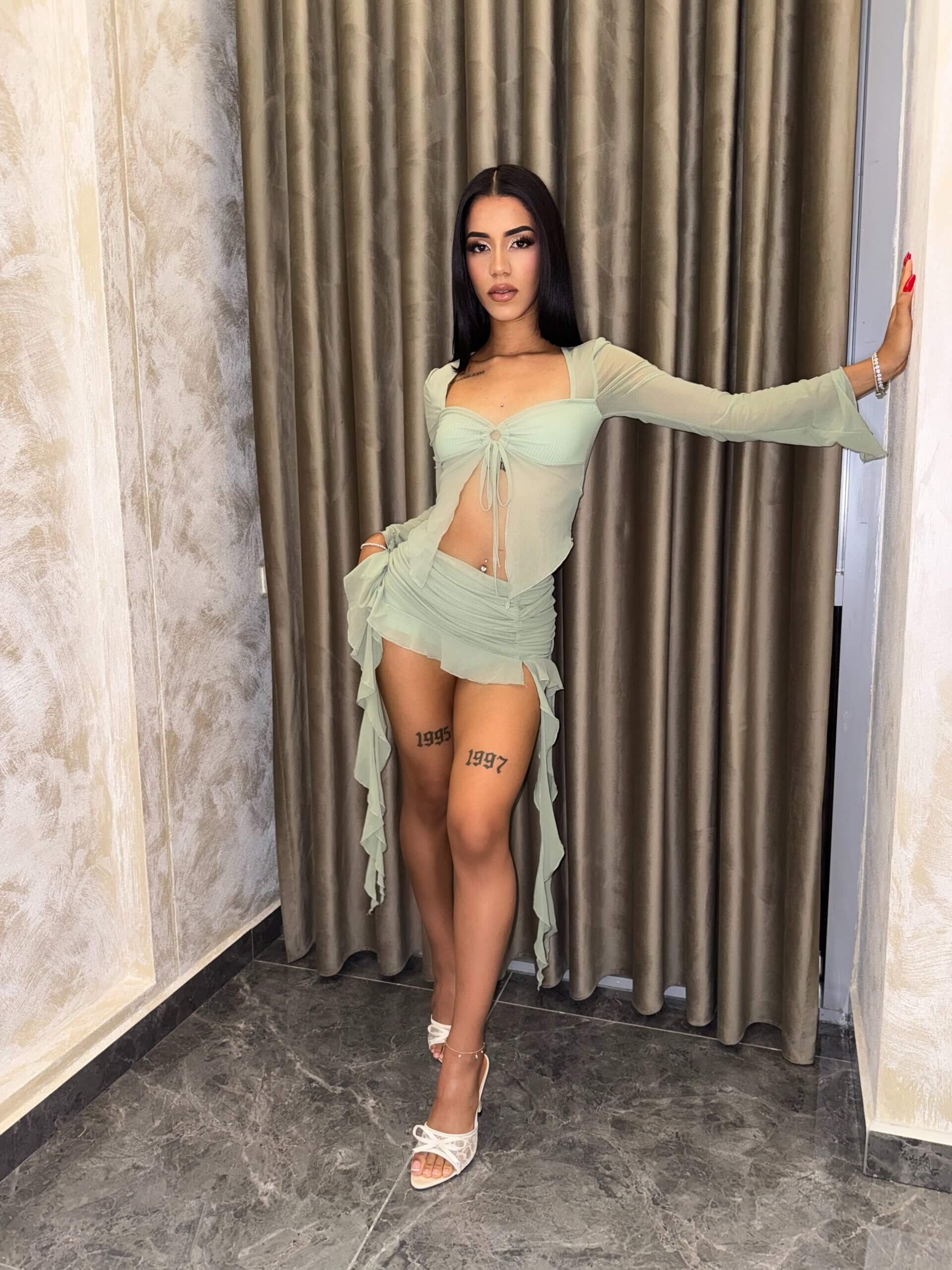 Facetune_08-11-2025-18-44-11