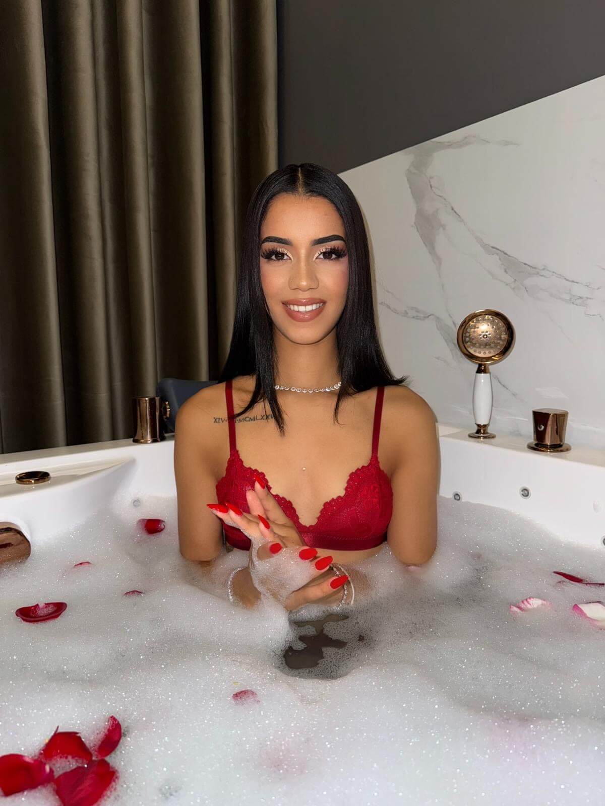 a70e2077-c99a-4671-b3cc-53163d1efefc